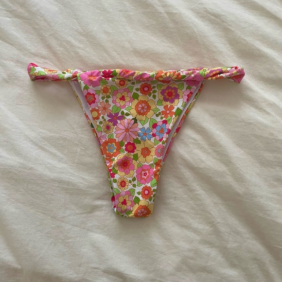 Vibrant Floral Bikini - Picture 3 of 7